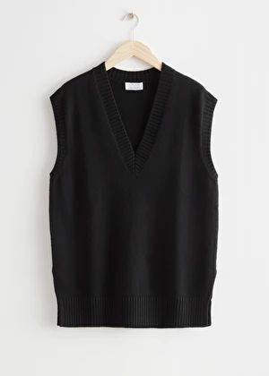 Women's Vests | Sweaters and knits - & Other Stories Oversized Knit Vest, Sweater Vest Outfit Women, Light Academia Outfit, Black Knitted Vest, Sweater Outfits Men, Sweater Vest Outfit, Oversized Vest, Trouser Outfits, Older Women Fashion