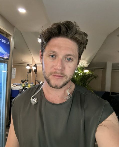 Niall Horan Birthday, One Direction Selfie, Mall Of Asia Arena, Zayn One Direction, Sm Mall Of Asia, Niall Horan Baby, Sm Mall, Hello Lover, Mi Life