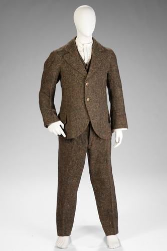 Brown Tweed Suit, Hobble Skirt, Merry Widow, Fashion Timeline, Brown Suit, Tweed Suit, First Peoples, Brown Tweed, Brown Suits