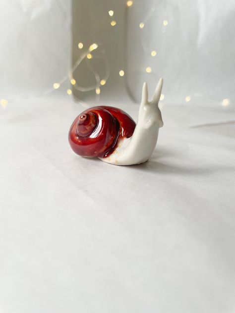 Ceramic Snails, Pottery Snail, Sculpting Clay Ideas, Ceramic Snail, Snail Sculpture, Easy Clay Sculptures, Planter Decor, Cute Snail, Snail Art