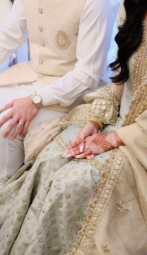 Engagement Photos Pakistani, Nikkah Decor Ideas, Pakistani Wedding Aesthetic, Muslim Engagement Photos, Nikah Pics, Desi Engagement, Pakistani Engagement, Peer E Kamil, Pakistani Couple