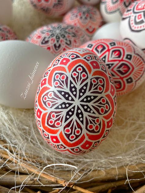 Halloween Eggs, Egg Artwork, Pysanky Eggs Pattern, Easter Egg Art, Pysanky Eggs, Ukrainian Easter Eggs, Easter Egg Designs, Easter Egg Painting, Easter Projects