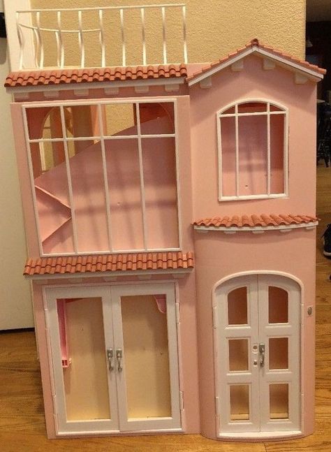 Barbie Playhouse, Barbie Miniatures, Hot House, Barbie Fashionista Dolls, Doll House Crafts, Spiral Stairs, Door Bell, Mattel Dolls, Barbie Toys