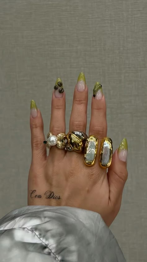 Bulky Rings, Green Gold Nails, Dope Jewelry Accessories, Dope Jewelry, Jewelry Essentials, Stacked Jewelry, Jewelry Lookbook, Girly Jewelry, Gold Nails