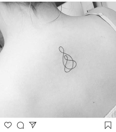 Motherhood Line Tattoo, Son And Mum Tattoos, Mother Daughter Line Art Tattoo, Fineline Motherhood Tattoo, Tattoos For Midwives, Mother Line Tattoo, Godmother And Goddaughter Tattoo Ideas, Fine Line Tattoo Mom Daughter, Mum And Kids Tattoo