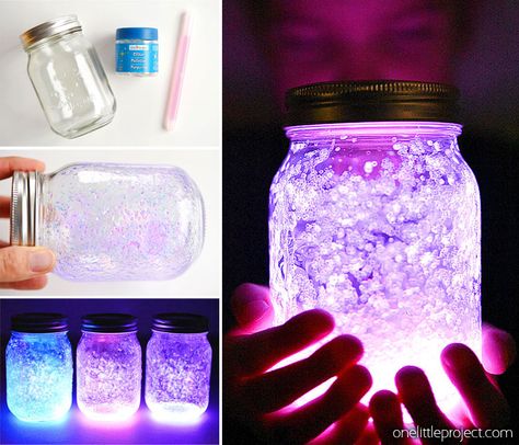 Dream Jars Diy, Fairy Halloween Decorations, Diy Fairy Lights Jar, Fairy Jars Diy How To Make, Glow Jars Diy, Glow Jars Diy How To Make, Little Jars Ideas, Diy Fairy Jars, Glowing Jars Diy