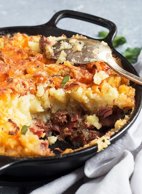 Corned Beef Cottage Pie - This Corned Beef Cottage Pie is the love-child of Shepherd's Pie and Corned Beef Hash. Make it with cooked, leftover or canned corned beef. #cornedbeef #StPatricksDay #cottagepie #recipes Corn Beef Ideas, Corned Beef Leftovers Dinners, Corned Beef Meal Ideas, Corned Beef And Potato Pie, Leftover Corned Beef Recipes Dinners, What To Do With Corned Beef, What To Do With Leftover Corned Beef, Corn Beef Leftovers, Leftover Pastrami Recipes