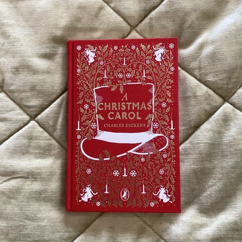 Classic Christmas Books, A Christmas Carol Book, Classic Book Covers, Christmas Carol Charles Dickens, Christmas Carol Book, Pretty Books, Library Aesthetic, Winter Books, A Christmas Carol