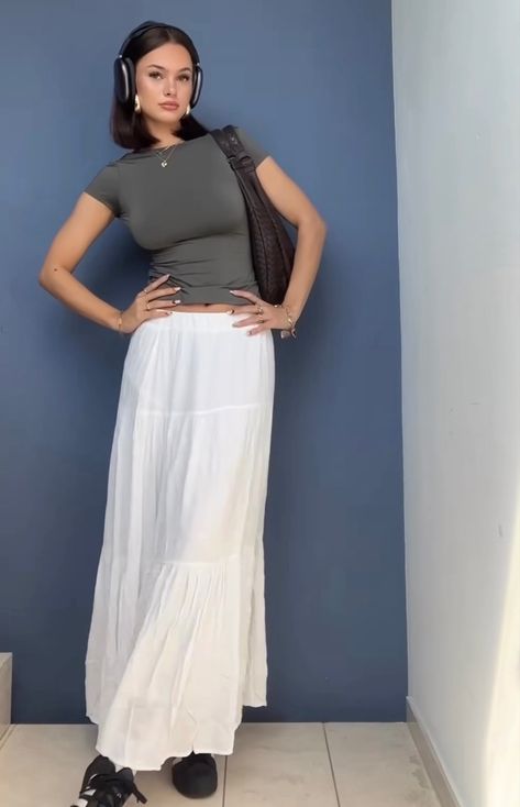 White Maxi Skirt Outfit, Long White Skirt, Vintage Summer Outfits, Long Skirt Outfits, Europe Outfits, Maxi Skirt Outfits, Casual Day Outfits, Causual Outfits, White Skirt