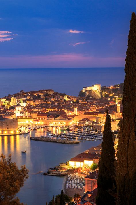 Dubrovnik has amazing sunsets and glows at night time. Unforgettable Croatia are market-leading specialists. Find the best things to sea in Dubrovnik. Dubrovnik Wallpaper, Croatia Wallpaper, Dubrovnik Aesthetic, Dubrovnik Croatia Aesthetic, Croatia At Night, Croatia Aesthetic Sunset, Dubrovnik Croatia Photography, Croatia Sunset, Croatia Aesthetic