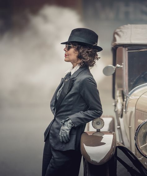 Get Reacquainted With The Cast Of Peaky Blinders #refinery29 https://www.refinery29.com/en-us/2019/10/8498450/who-is-in-cast-of-peaky-blinders-season-5#slide-2 Helen Mccrory Peaky Blinders, By Order Of The Peaky Blinders Wallpaper, Peaky Blinders Cast, Aunt Polly Peaky Blinders, Peaky Blinders Aesthetic, Peaky Blinders Art, Peaky Blinders Fashion, Peaky Blinders Costume, Peaky Blinders Style