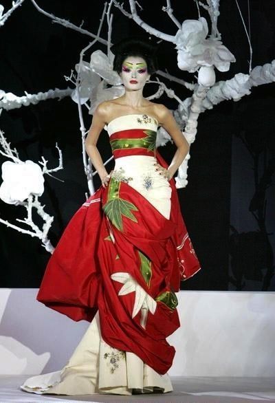 Japanese Kimono Inspired Fashion John Galliano for Dior 2007 Christian Dior Haute Couture, Dior Haute Couture, Couture Mode, Christian Dior Couture, Dior Couture, Couture Runway, Beauty And Fashion, Moda Vintage, John Galliano