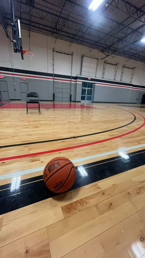 Basketball Gym Aesthetic, Basketball Core, Basketball Snap, Basketball Aesthetics, Basketball Pics, Basketball Aesthetic, Kobe Bryant Quotes, Basketball Motivation, Basketball Shop