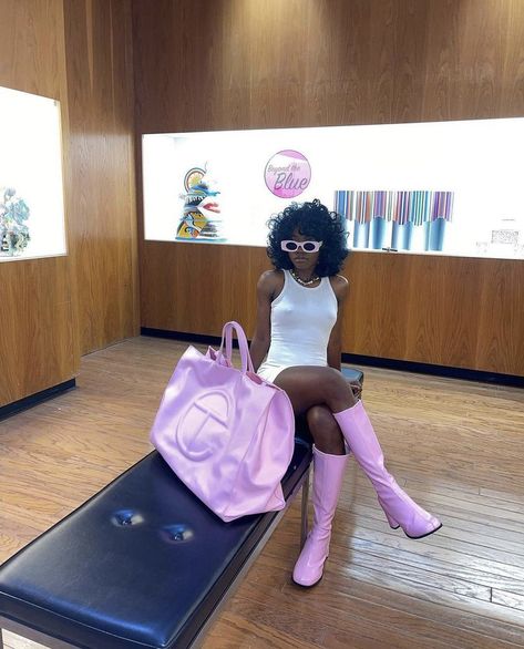 Pink Telfar, Black Bag Outfit, Telfar Bag, Lover Girl, Boujee Outfits, Streetwear Fashion Women, Cute Swag Outfits, Baddie Outfits Casual