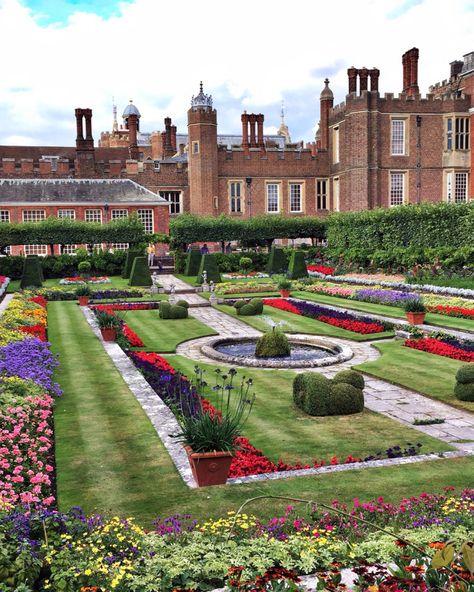 Hampton Court Gardens ~~ Memories of a Carriage ride in the deer park after touring the Palace with KK Windsor Palace, Hampton Court Gardens, Hampton Court Palace Gardens, Palace Gardens, Carriage Ride, England Trip, Travel Advertising, Royal Palaces, English Castles