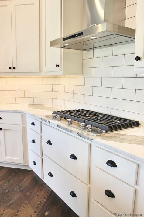 Love a gas range that is completely on top of counter with knobs away from little hands. If budget limits, induction cooktop would be fine. Cooktops In Kitchen, Gas Cooktop Kitchen, Bungalow With Loft, Lake Home Kitchen, Rural Illinois, Cooktop Hood, Kitchen Vision Board, Wall Oven Kitchen, Closet Organization Designs