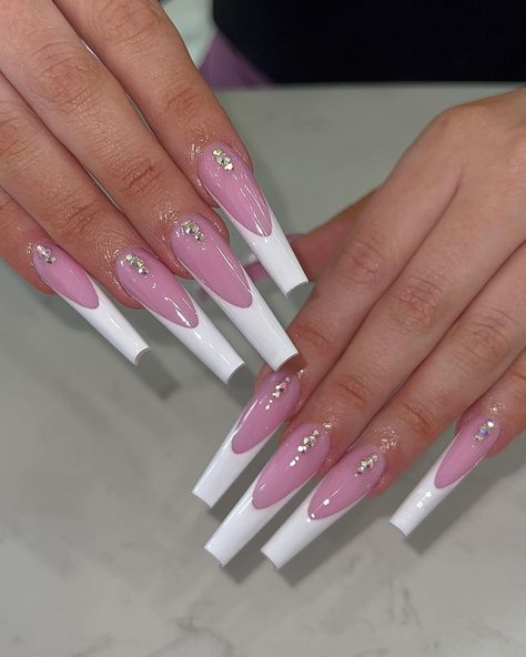 Classic french 🤍🤍🤍🤍🤍🤍Welcome to Cyber Nails ❤️ The best nails salon in South FL. Our team with so many talented and friendly technicians… | Instagram Nails Tech, Tip Nail Designs, The Best Nails, Miami Nails, Best Nails, French Tip Nail Designs, Best Nail Salon, Classic French Manicure, Nails Salon