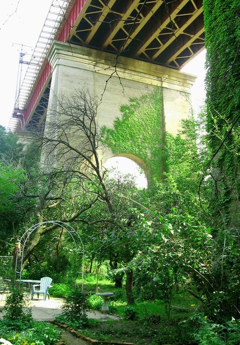 Secret Garden in Astoria, Queens Urban Greenery, Astoria Park, Landscape Urbanism, Astoria New York, Astoria Queens, Welcome To New York, Queens Nyc, Astoria Ny, Queens Ny