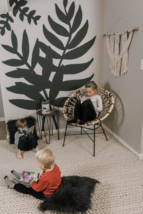 Sweet DIY leaves mural for a reading nook- love the boho vibes! Timelapse of mural in post. Paint Leaves On Wall, Painting Leaves On Wall, Mural Leaves, Wall Paint Diy, Leaves Wall Painting, Painting Wall, Diy Wall Mural, Wall Murals Diy, Guest Bedroom Makeover