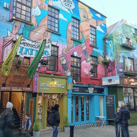 Crown Alley is one of the prettiest streets in Dublin. Dublin Street Photography, Shopping In Dublin Ireland, Dublin Ireland Aesthetic, Dublin Aesthetic, Grafton Street Dublin, Camden Street, Ireland Aesthetic, London England Travel, Dublin Street