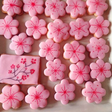 Japanese Wedding Theme, Blossom Aesthetic, Cherry Blossom Party, Sakura Wedding, Japanese Cookies, Cherry Blossom Cake, Pink Snacks, Mini Baking, Cherry Blossom Theme