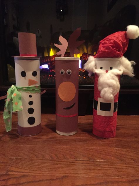 Pringles can Christmas crafts Pringles Christmas Gift, Christmas Crafts With Pringles Cans, Christmas Pringles Can Ideas, Pringle Can Christmas Crafts, Pringles Can Christmas Crafts, Pringles Can Ideas Christmas, Can Christmas Crafts, Pringles Can Ideas Diy, Pringles Can Crafts