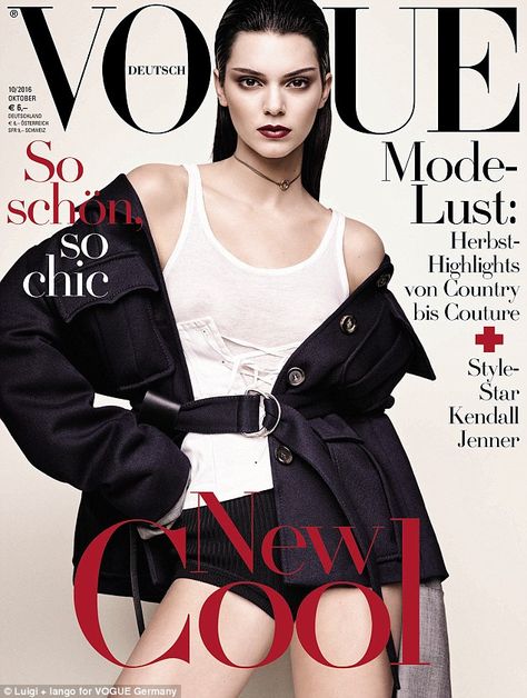 No bra here: On the October cover of German Vogue she went bra-free, showing her… Kendall Jenner News, Style Kendall Jenner, Photo Glamour, Mode Editorials, Fashion Bible, Vogue Magazine Covers, Kylie Jenner Outfits, Fashion Magazine Cover, Vogue Spain