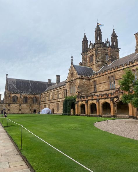 University Of Sydney Aesthetic, Maze Aesthetic, Academic Core, Study Collage, Desktop Wallpaper Motivational, Royalty Dr, College Abroad, Dream University, University Of Sydney