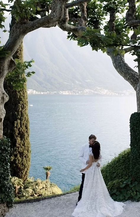 The 15 Best Honeymoon Destinations For a Romantic Getaway | Couple Aesthetic | Couples Travelling | Honeymoon Destinations That Are Romantic & In Your Budget Wedding Locations Aesthetic, Wedding Place Aesthetic, Dream Wedding Lake Como, Wedding Ideas Lake Como, Wedding Aesthetic Italy, Luxury Wedding Italy, Italian Wedding Lake Como, Europe Wedding Aesthetic, Italian Wedding Couple