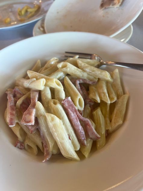 #food #pasta #pennepasta #carbonara Penne Carbonara, Food Pasta, Penne Pasta, Camera Roll, Rolls, Pasta