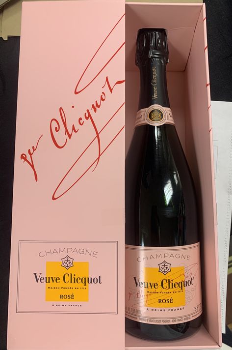 Verve Cliquot Champagne Party, Veuve Clicquot Rose, Veuve Champagne Aesthetic, Bedazzled Veuve Bottle, Painted Veuve Bottle, Veuve Clicquot Bottle, Veuve Clicquot Champagne, Rose Champagne, Rose Style