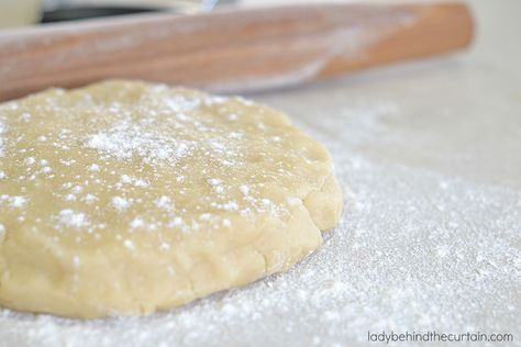 Half Shortening and Half Butter Pie Dough Sugar Free Cherry Pie, Shortening Pie Crust, Double Pie Crust Recipe, Nut Pie, Pie Squares, Italian Lemon Pound Cake, Sour Cherry Pie, Pastry Pie Crust, Pie Crust Uses