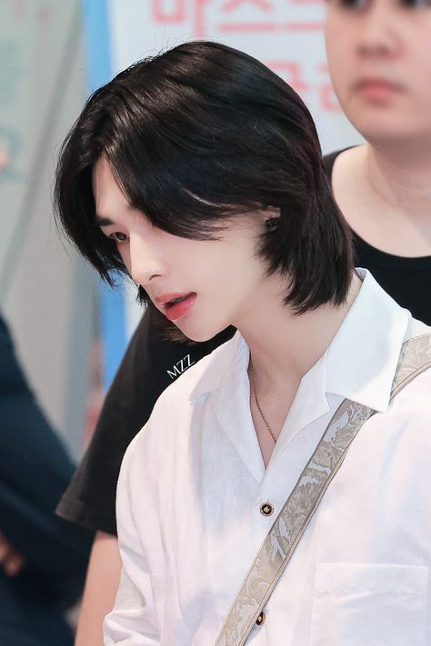 Korean Long Hairstyle, Korean Short Haircut, Long Hairstyle Ideas, Tomboy Haircut, Hairstyle Ideas Easy, Long Hairstyle, Straykids Hyunjin Photoshoot, Trendy Hairstyle, Easy Hairstyle