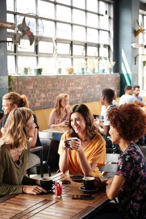 People In Cafe Aesthetic, Having Coffee With Friends, Cafe Ambience Photography, Family Coffee Shop, Coffee Shop Photoshoot Friends, Coffee Shop Lifestyle Photography, Cafe Photography People, People At Coffee Shop, People At Cafe