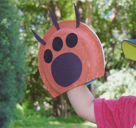 “Flashback to Paper Plate Bear Paws • I had to re-share this adorable craft we made last summer.…” Bear Crafts Preschool, Forest Animal Crafts, Bears Preschool, Teddy Bear Crafts, Storytime Crafts, Teddy Bear Theme, Goldilocks And The Three Bears, Crafts Preschool, Bear Crafts