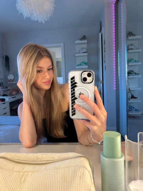 Christmas Selfie, Isabella Grace, Pretty Blonde Hair, Cute Crush Quotes, Fav Youtubers, Mirror Selfie Poses, Profile Pictures Instagram, Mirror Pic, Cute Selfie Ideas