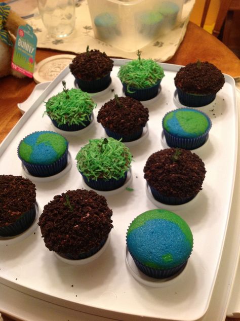 My Earth Day cupcakes. Earth Cupcakes, Earth Day Cupcakes, Earth Day Treats, Earth Day Desserts, Earth Cake, Earth Week, Sun And Earth, Catering Ideas Food, World Environment Day