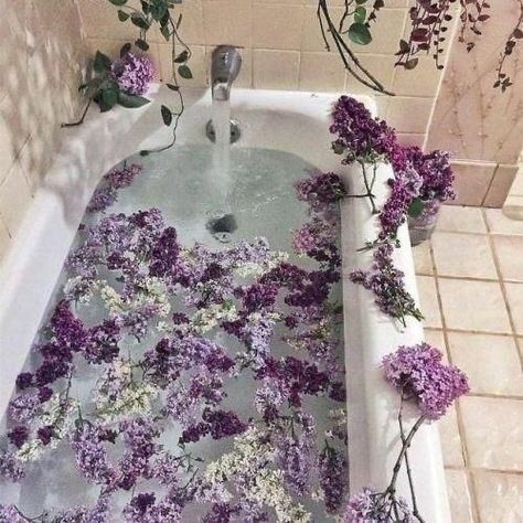 Bath Aesthetic, Lavender Aesthetic, Flower Bath, Flower Therapy, Cottagecore Aesthetic, Purple Aesthetic, Nature Aesthetic, Aesthetic Photo, Aesthetic Photography