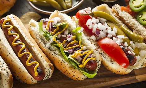 James Beard's Top 10 Ways to Serve Frankfurters Summer Wedding Food, Neon Cake, Hot Dog Restaurants, Chicago Style Hot Dog, Gourmet Hot Dogs, Hot Dog Toppings, Beef Hot Dogs, Hot Dog Recipes, Dog Recipes