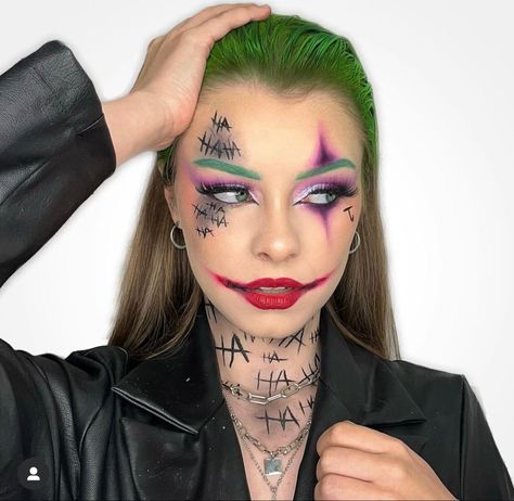 Halloween Makeup Looks Joker, Joker Female Makeup Looks, Pretty Joker Makeup, Joker Cosplay Makeup, Joker Make Up Female Easy, Joker Make Up Easy, Women Joker Makeup, Womens Joker Makeup, Joker Outfit Female Diy