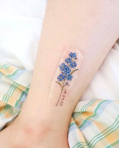 Tattooist 시소🌷 (@xiso_ink) • Instagram photos and videos Minimalist Tatoos, Amigurumi Bookmark, Blue Flower Tattoos, Flower Leg Tattoos, Forget Me Not Tattoo, Wrap Around Tattoo, Beautiful Flower Tattoos, Small Flower Tattoos, Small Pretty Tattoos