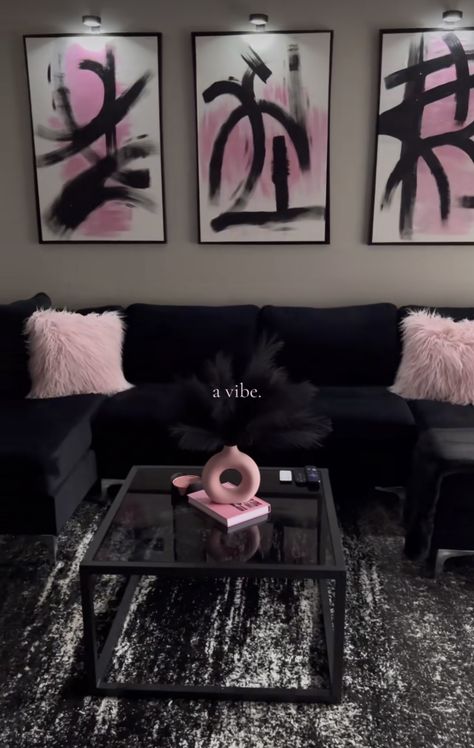 Black And Pink Beauty Room, Black Pink Decor, Black And Pink Home Decor, Pink And Silver Living Room, Black And Silver Living Room Decor, All Black Living Room Ideas, Pink And Black Apartment Decor, Pink And Black Living Room Ideas, Modern Pink Living Room