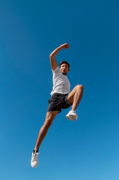 Free photo man jumping while doing parko... | Free Photo #Freepik #freephoto #parkour #outdoor-sports #sport-man #active Jumping Poses, Man Jumping, Sports Photoshoot, Running Pose, Gesture Drawing Poses, Running Photography, Running Photos, Action Pose Reference, Fit Man