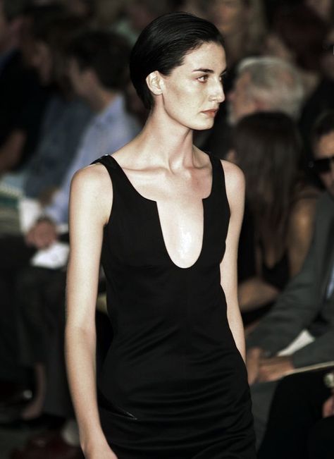 Helmut Lang Archive, Erin O'connor, Helmut Lang, Fashion Details, Cute Casual Outfits, 90s Fashion, Look Fashion, A Black, Fashion Models