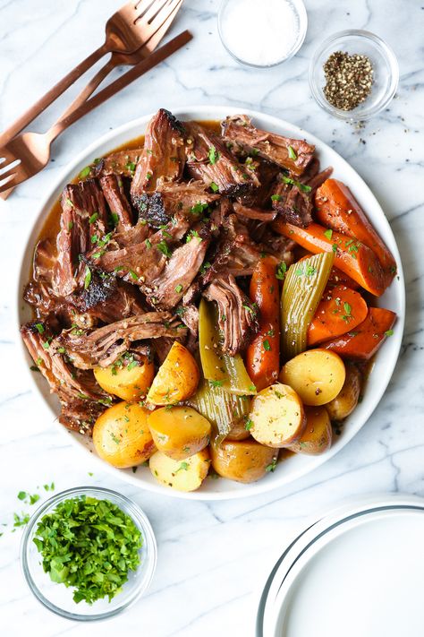 Seasoned Vegetables, Slow Cooker Roast Beef, Potatoes And Carrots, Beef Pot Roast, Beef Roast, Beef Gravy, Pot Roast Slow Cooker, Eat Beef, Slow Cooked Beef