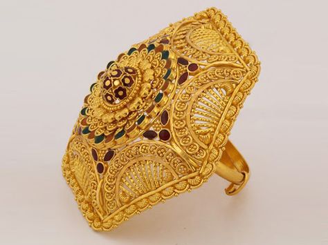 Antique Gold Ring Design For Women, Jodha Ring Design Gold, Latest Ring Designs, Ladies Gold Rings, Silver Payal, Gold Jewelry Prom, Unique Gold Jewelry Designs, Gold Bangles For Women, Platinum Bracelet