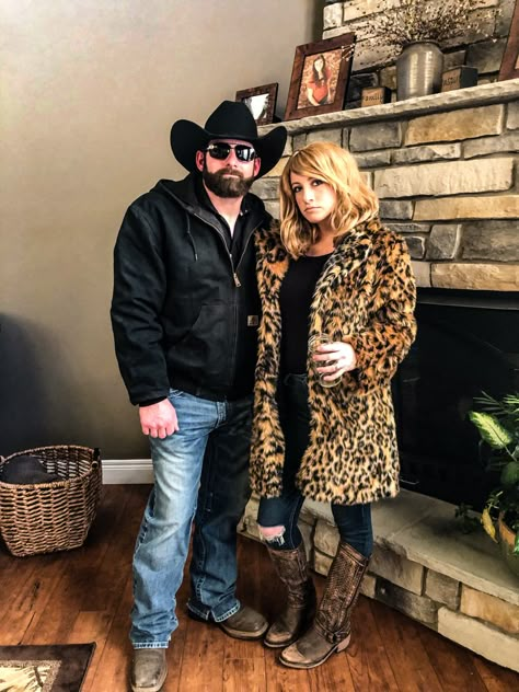 #bethdutton #rip #yellowstone Halloween Costumes Yellowstone, Yellowstone Costume Ideas Beth, Yellowstone Family Costumes, Yellow Stone Halloween Costume, Rip Costume Yellowstone, Yellow Stone Costume Ideas, Easy Cowboy Costume, Yellowstone Couple Costume, Rip And Beth Halloween Costume