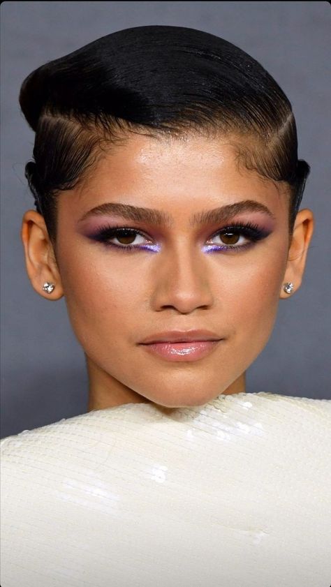 Makeup Looks Unique, Sag Awards 2023, Zendaya Makeup, Celebrity Makeup Looks, Cool Makeup Looks, Unique Makeup, Beautiful Eye Makeup, Glam Makeup Look, Purple Eyeshadow