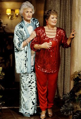 And finally… THE GREEN TUXEDO DRESS. | Bea Arthur's Top 10 Strangest Outfits On The Golden Girls Golden Girls Quotes, Dorothy Zbornak, Bea Arthur, Favorite Tv Characters, Green Tuxedo, The Golden Girls, Female Friendship, Betty White, Tv Characters