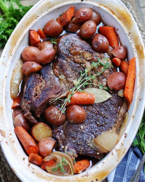 Family Southern Pot Roast Pot Roast Recipes Crockpot, Roast Recipes Crockpot, Southern Pot Roast, Crockpot Beef Roast, Beef Roasts, Southern Discourse, Family Meal Prep, Classic Pot Roast, Fall Dinners